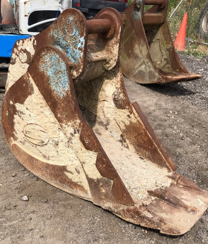 Excavator bucket for a - 24", 21