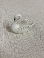 VINTAGE PORCELAIN CHINA SWAN