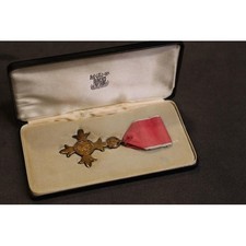 Early George V Royal Mint cased OBE medal & ribbon, 2nd type civil