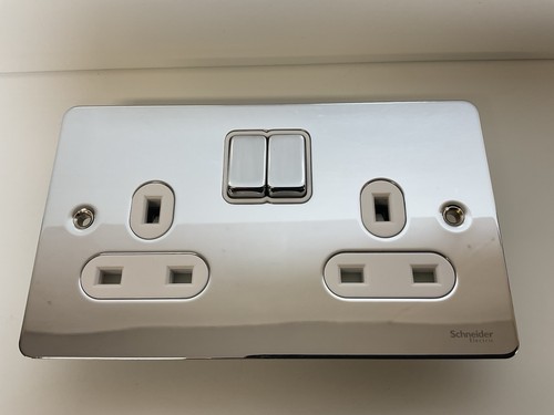 Schneider ultimate switched - schneider,