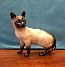 VINTAGE BESWICK SIAMESE CAT ORNAMENT - MODEL No. 1897