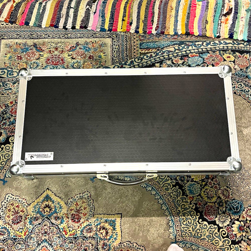 Swan flight case pedalboard
