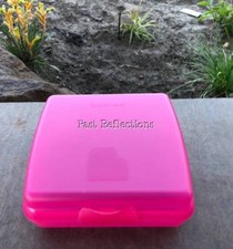 TUPPERWARE FUSCHIA PINK SANDWICH KEEPER LUNCH BOX