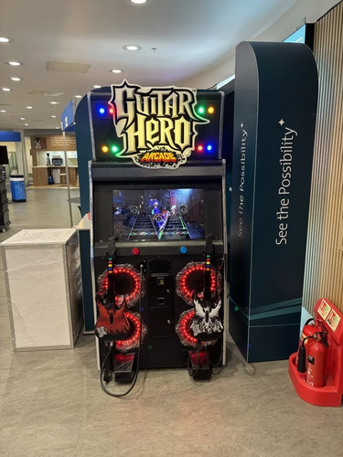 Guitar hero arcade machine - guitar,