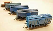 6 x 00 gauge 00 gauge BR WAGONS inc BRAKE - AIRFIX COOPERCRAFT HORNBY,         e