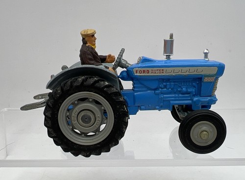 Corgi toys ford 5000 - ford,