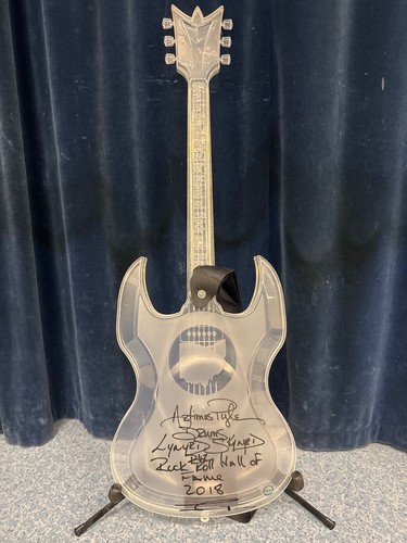 Artimus pyle signed lynyrd - artimus,