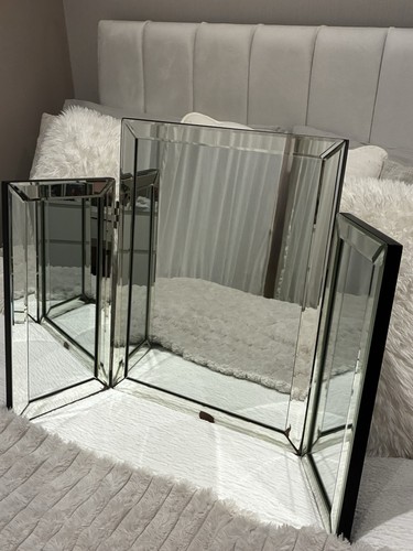 Vanity mirror tri - mirror, tri-folded