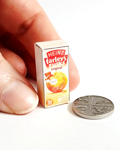 Dolls house miniature - dolls, *