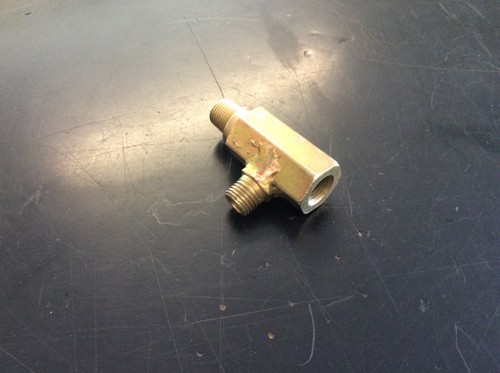 Oil pressure piece - oil, feed