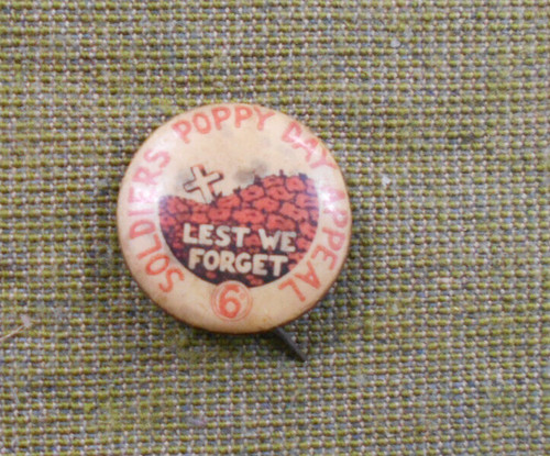 D366 tin badge - tin,