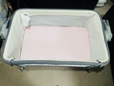 Chicco Next2Me Magic 3-in-1 Bedside Cot, Suitable for 0-4 Years, Ash Grey