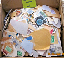 SMALL BOX OF USED GB CHARITY MIX KILOWARE MOSTLY DEFIN'S & MAINLY PRE 1990#04577