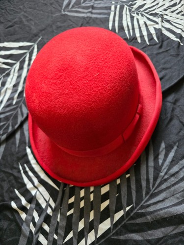 Red bowler hat - red, felt