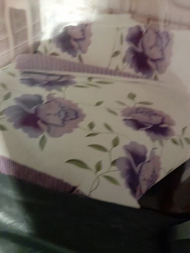 Complete bed set wrong item - complete,