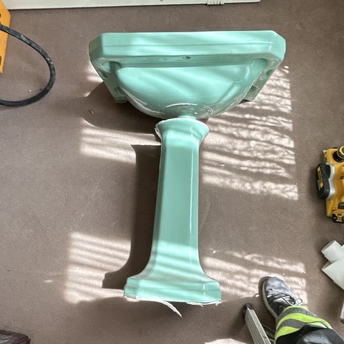 Green ceramic pedestal - green,