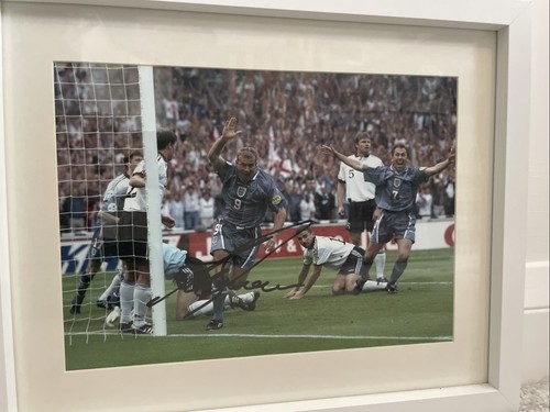 Alan shearer hand signed - alan,