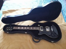 Westfield left handed Les Paul Guitar in piano black With Shaped Hard Case