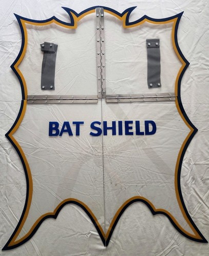Bat shield scale batman - bat-shield,