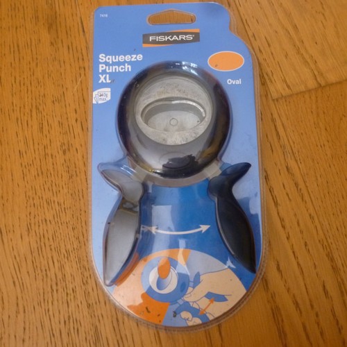 Fiskars squeeze punch oval - punch, xl