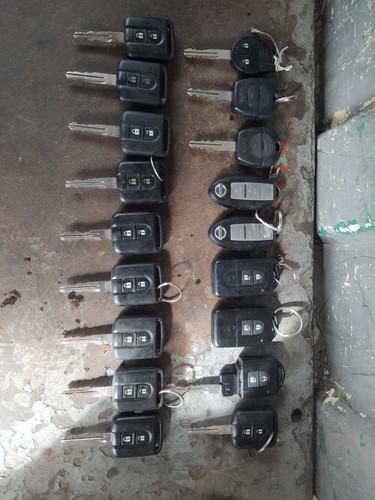 Assorted nissan car keys - 18,