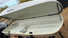 Car roof top box 520 litres, polar white, with roof bar installation kit 