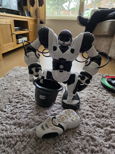 Wowwee robosapien robot - robosapien,