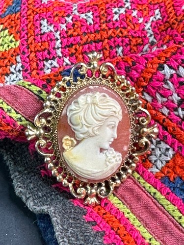 Old english style - 1980's, cameo