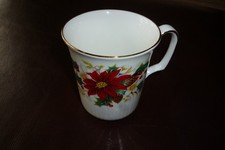 ROYAL ALBERT ENGLAND BONE CHINA "POINSETTIA" RIBBED  1/2 PINT CAP CHRISTMAS MUG