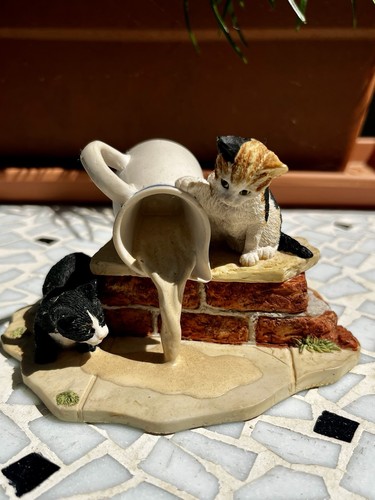 Border fine arts - cat, figurine