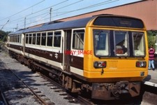 PHOTO  CLASS 142 TRAINS AT