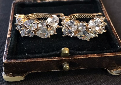 Vintage style white gemstones - style,