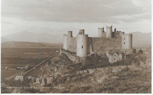 Harlech castle and snowdon - harlech,