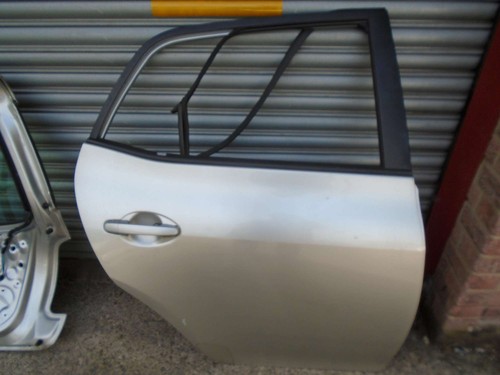 Toyota auris door bare - auris,