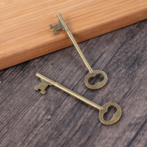 Pcs old keys vintage large - 2,