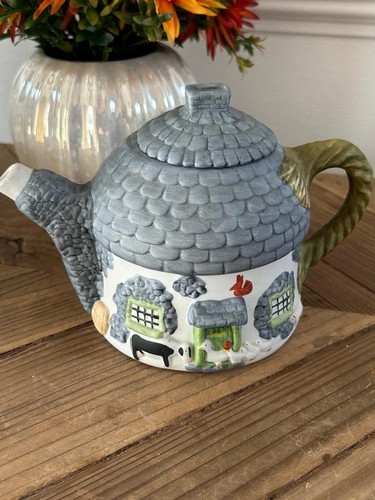Vintage cottage teapot - vintage,