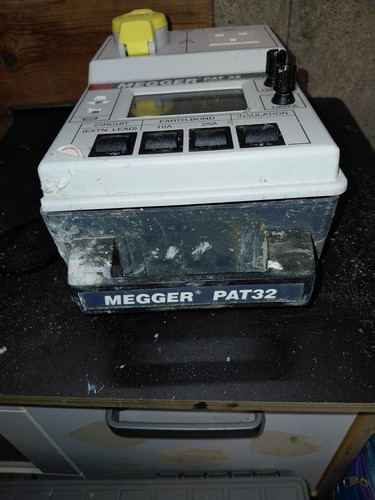 Avo megger pat portable - avo,