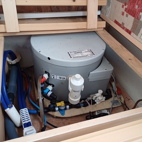 Truma 10l 240v - gas, water