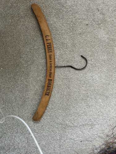Wooden coat hanger perry - wooden, j