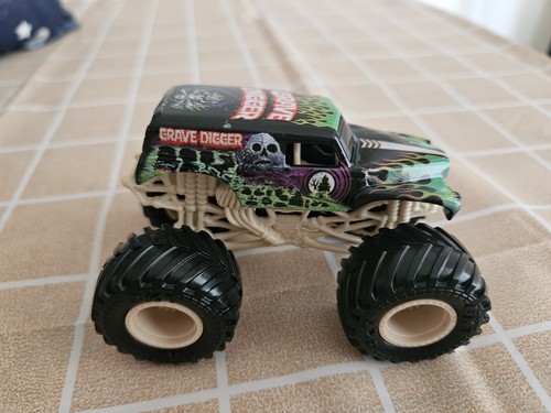 Hot wheels grave digger - -,
