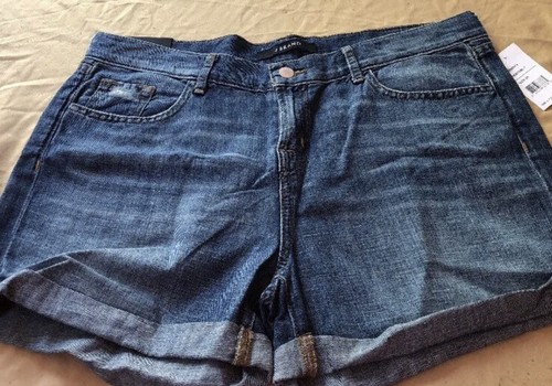 Nwt brand shorts size - j,