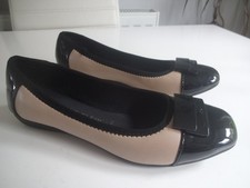 Anne Klein Flex Black & Beige