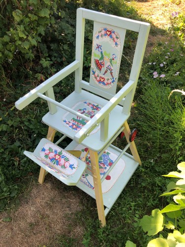 Vintage wooden high chair - ,