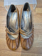 Ladies Tamaris Tan Leather Kitten Heel Shoes UK 6 EU 39 VGC