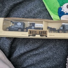 Lledo Gift Set - Express Dairy Vintage Vehicle Set London’s Oldest Dairy LTD Ed.