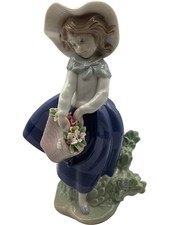 Lladro Figurine 5222 Pretty