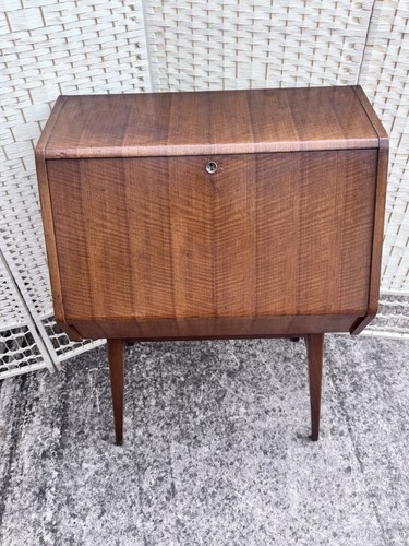 Vintage beautility walnut - vintage,