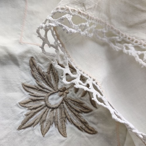 Vintage hand embroidered - hand, linen