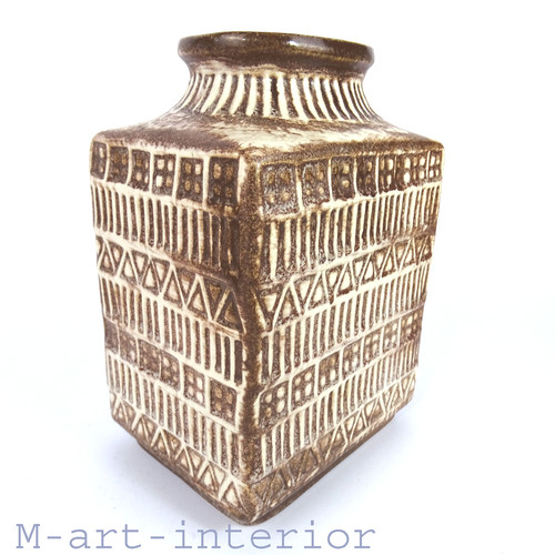 Bodo mans design vase bay - bodo,