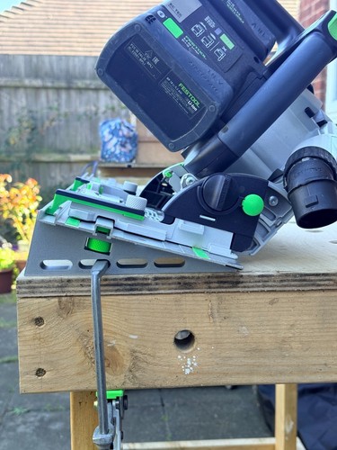 Angled track saw - track, supports
